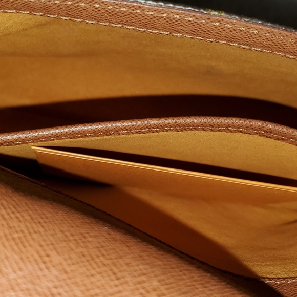 Lv Shoulder Bag - Picture 11 of 16